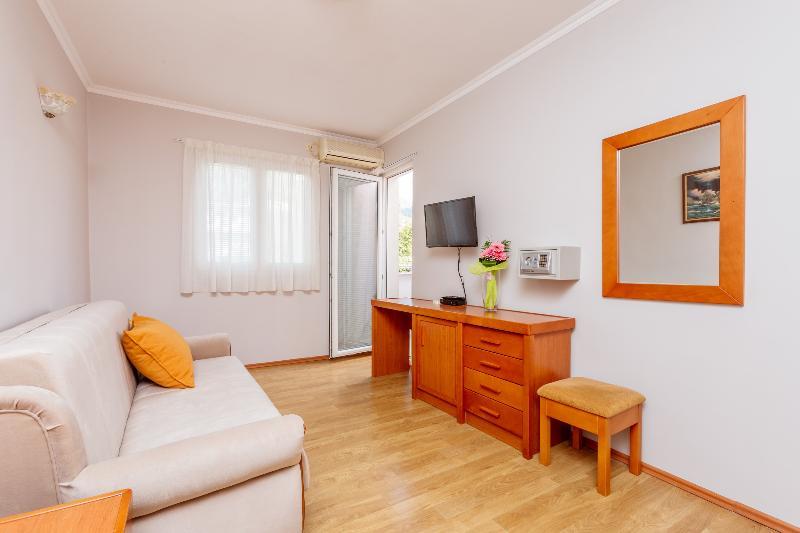 Perper Hotel Donja Lastva Exteriér fotografie