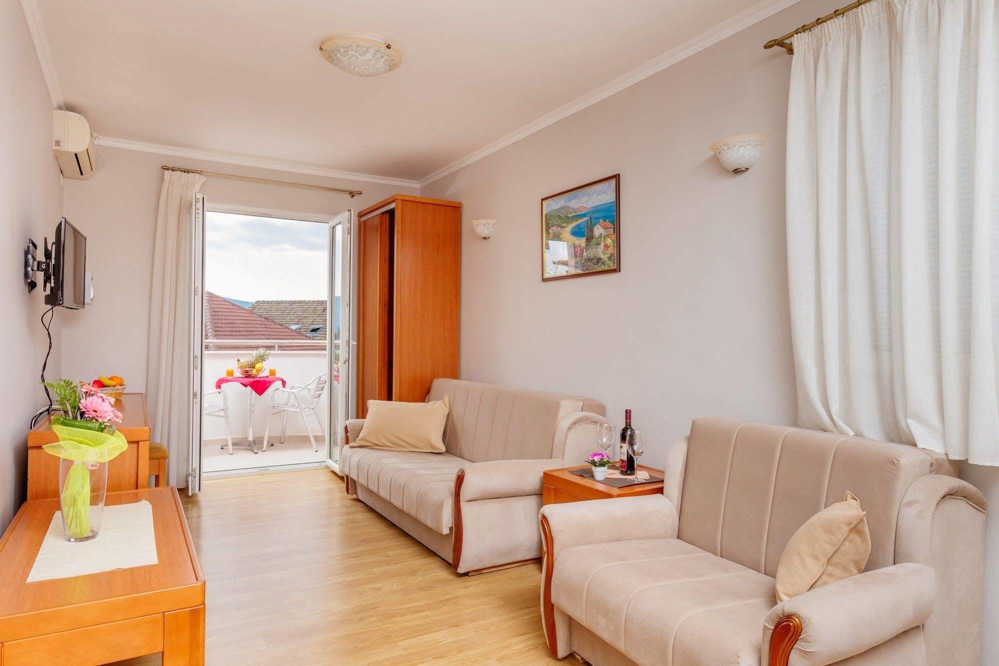 Perper Hotel Donja Lastva Exteriér fotografie