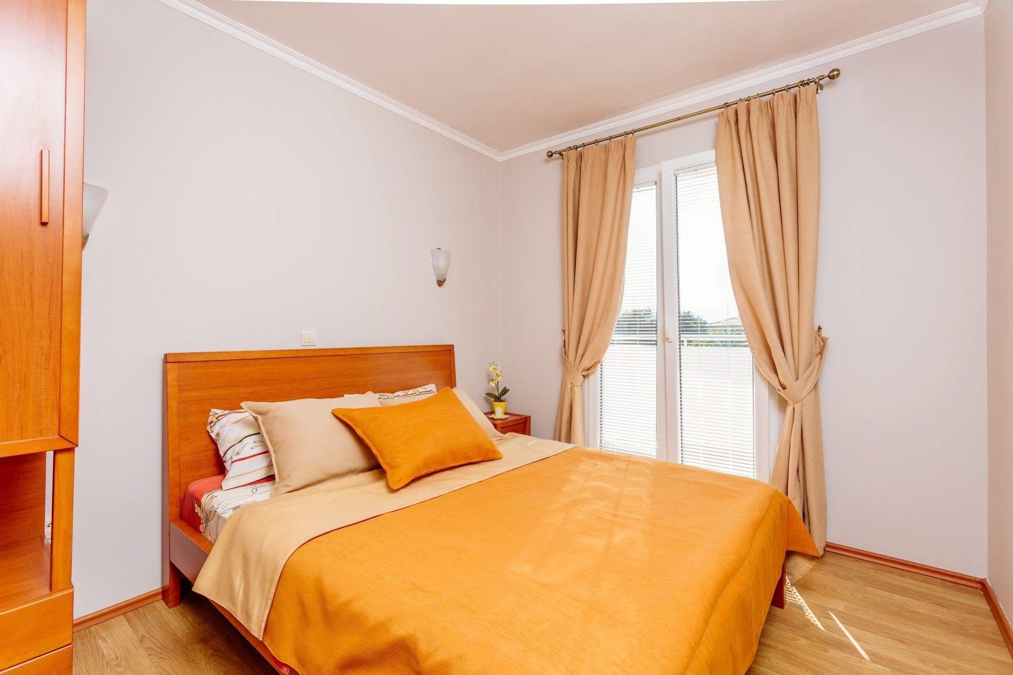 Perper Hotel Donja Lastva Exteriér fotografie
