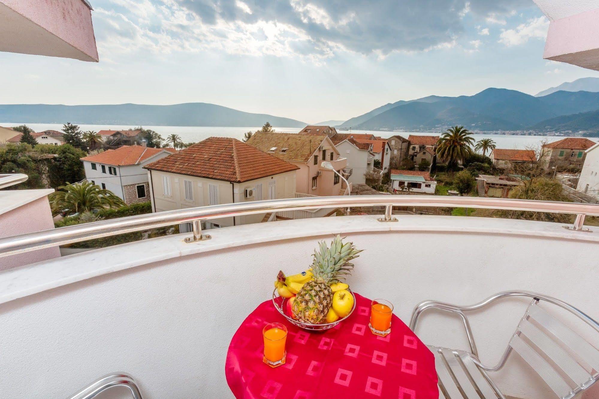 Perper Hotel Donja Lastva Exteriér fotografie