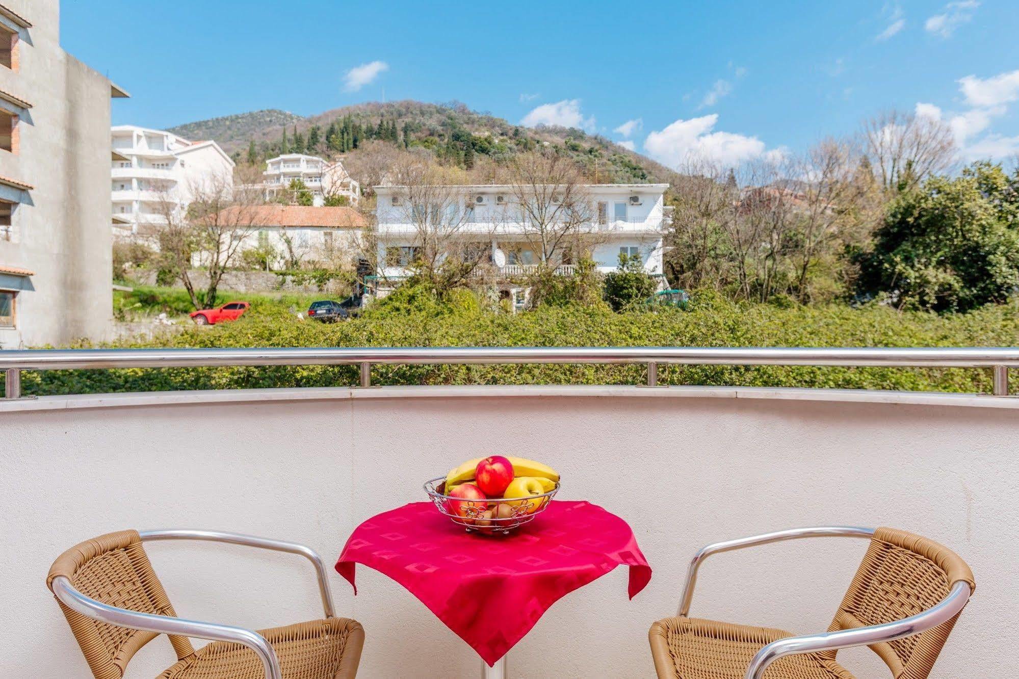 Perper Hotel Donja Lastva Exteriér fotografie